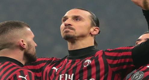 سكاي إيطاليا: إبراهيموفيتش جدد عقده مع ميلان لعام إضافي